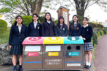 ゴミ分別収集の向上を目指し、わかりやすいデザイン・シールを中学生が作成した玉川学園